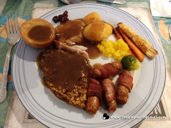 Plate of Christmas food.png
